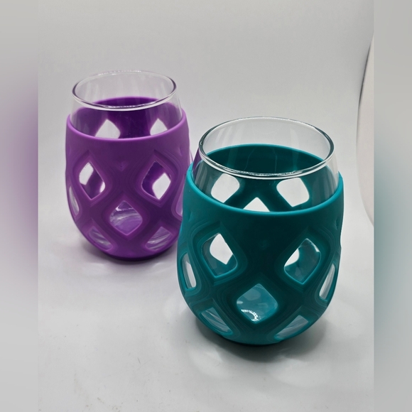 Ello Stemless Wine Glasses - Picture 2 of 3